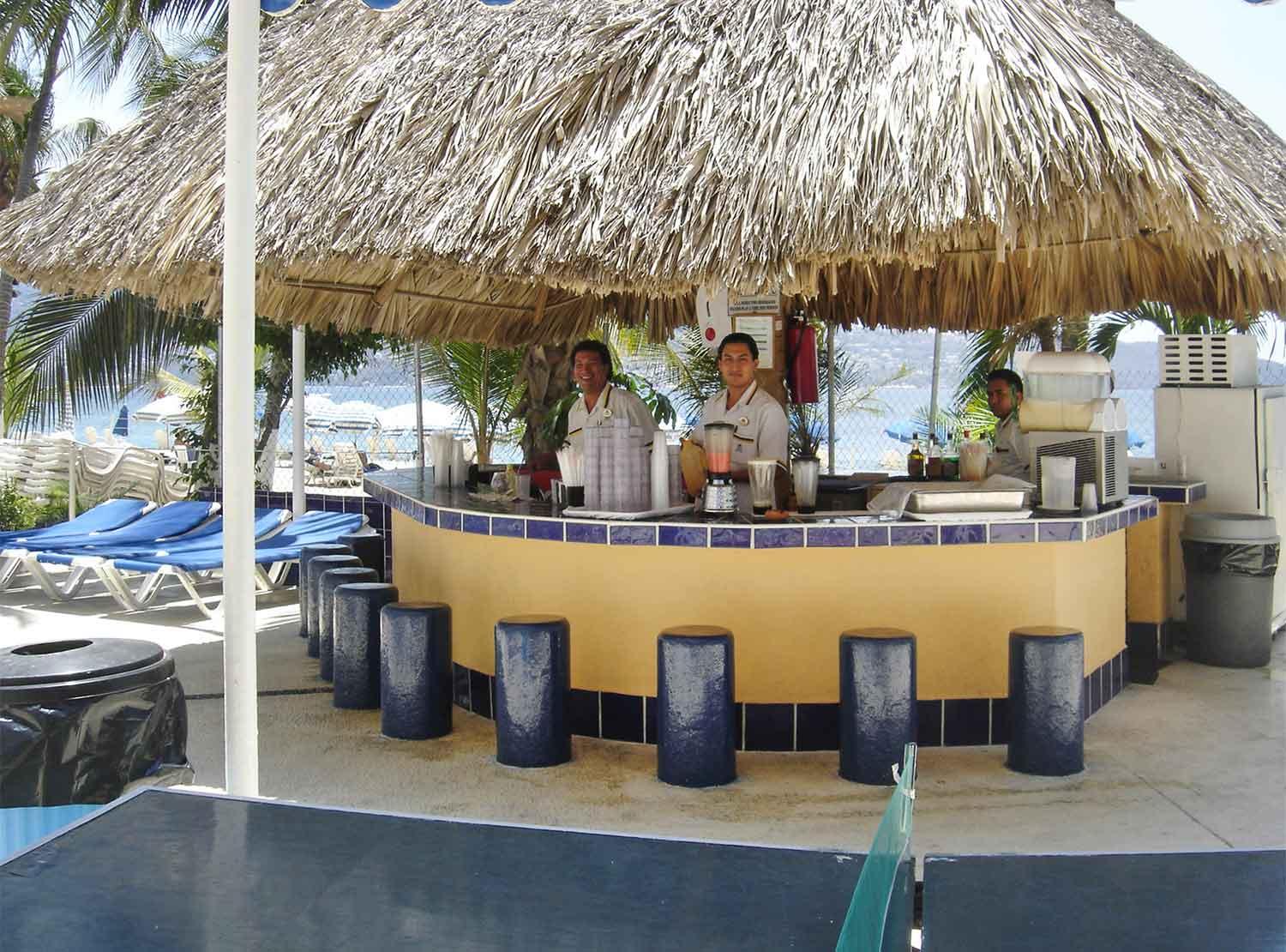 Ritz Acapulco All Inclusive Buitenkant foto A poolside bar in a resort