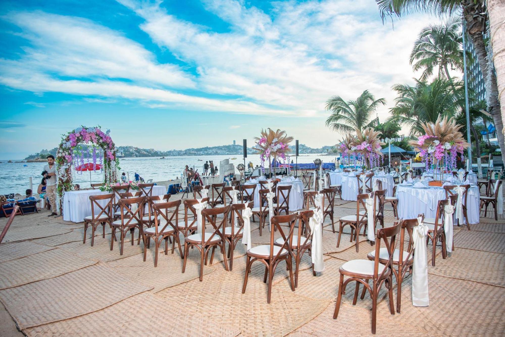 Ritz Acapulco All Inclusive Buitenkant foto A wedding reception at the beach