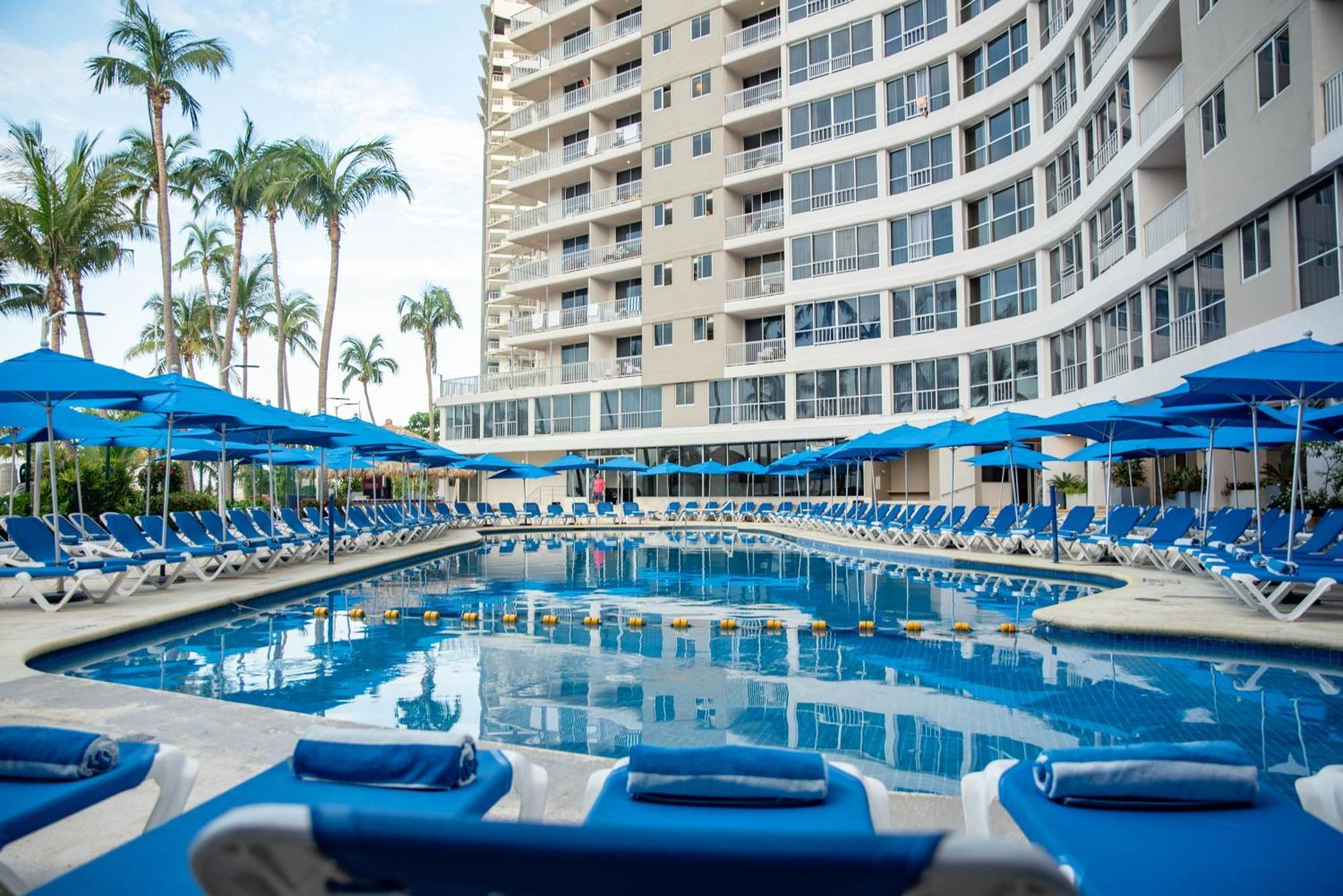 Ritz Acapulco All Inclusive Buitenkant foto The pool at the Royal Hawaiian Hotel