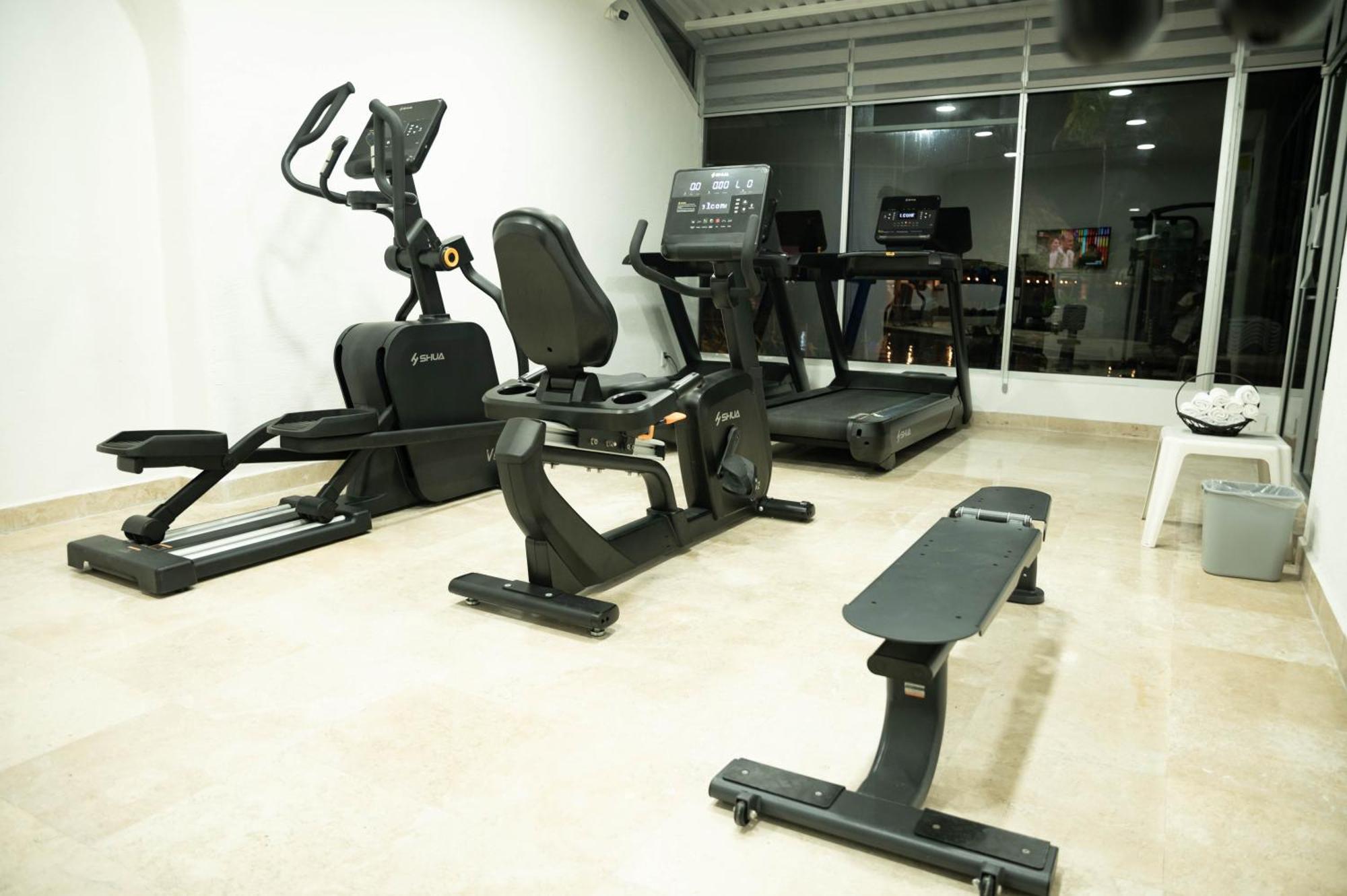 Ritz Acapulco All Inclusive Buitenkant foto Elliptical trainer