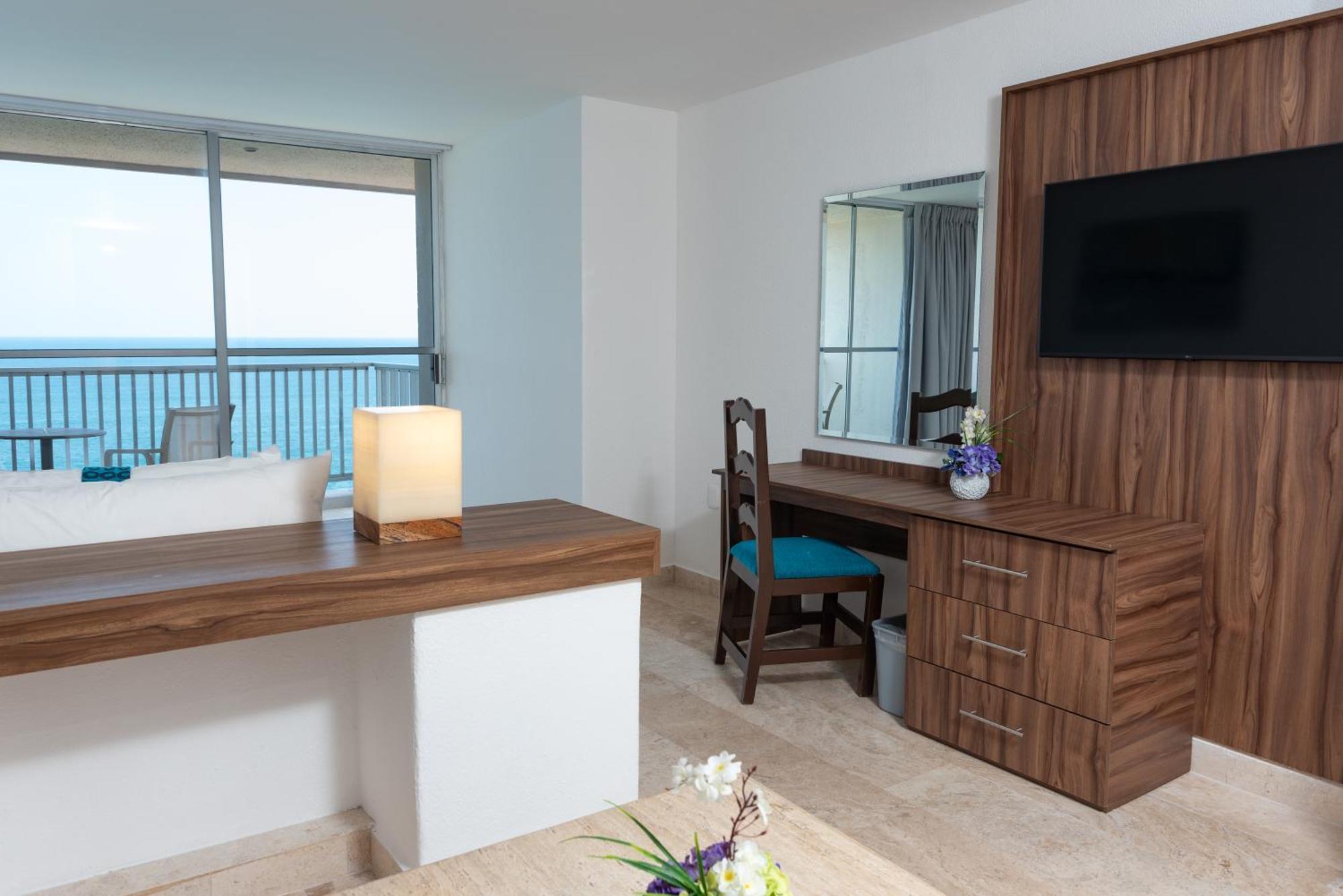 Ritz Acapulco All Inclusive Buitenkant foto A room at the hotel
