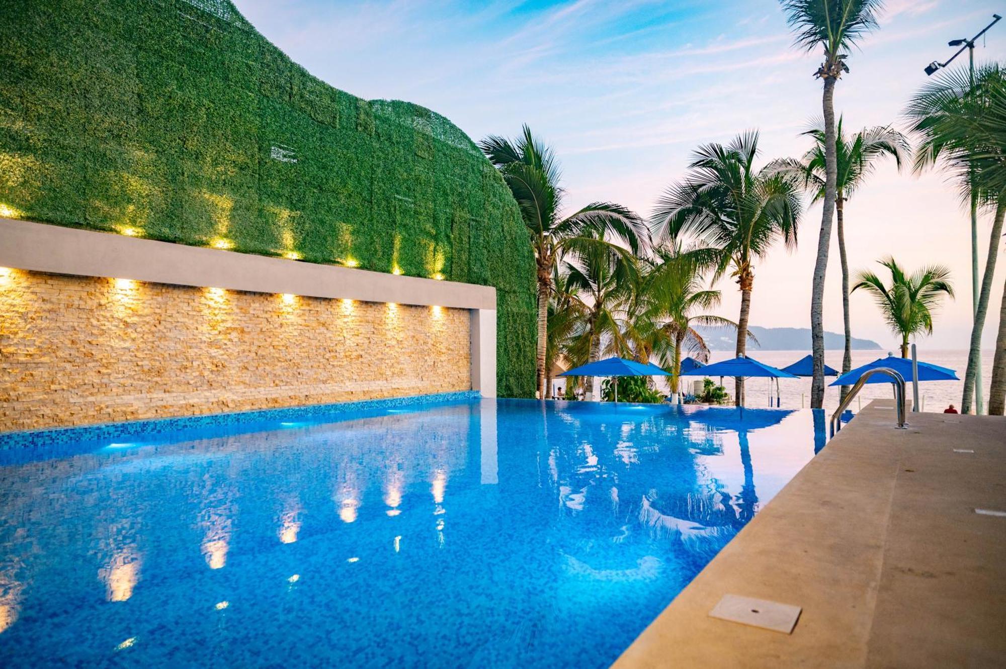 Ritz Acapulco All Inclusive Buitenkant foto The swimming pool at the resort